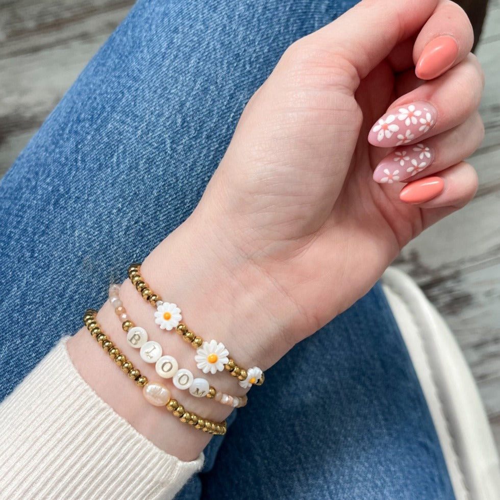 VERA | White Daisy Chain Gold Beaded Bracelet