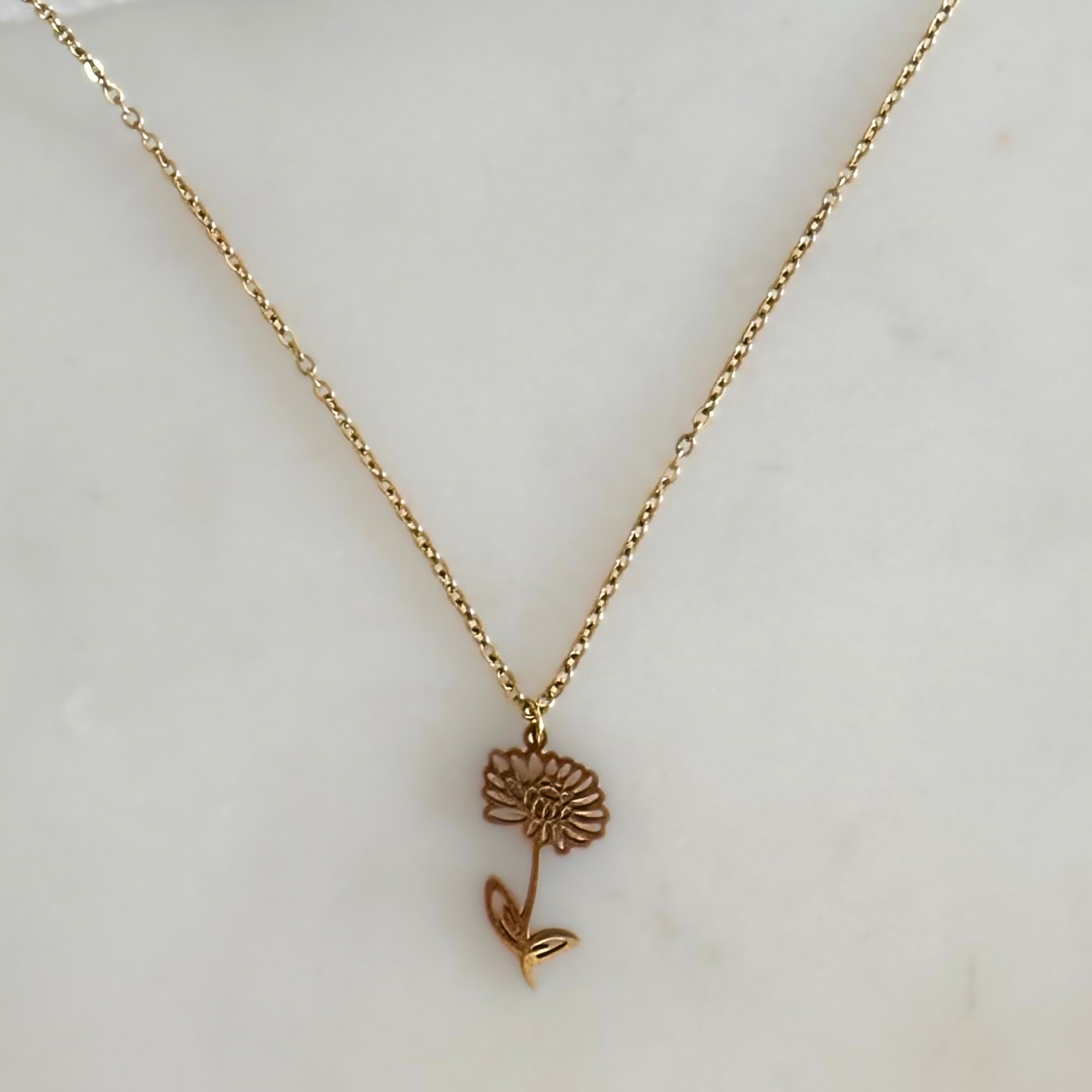 Bloom Simple Flower Necklace