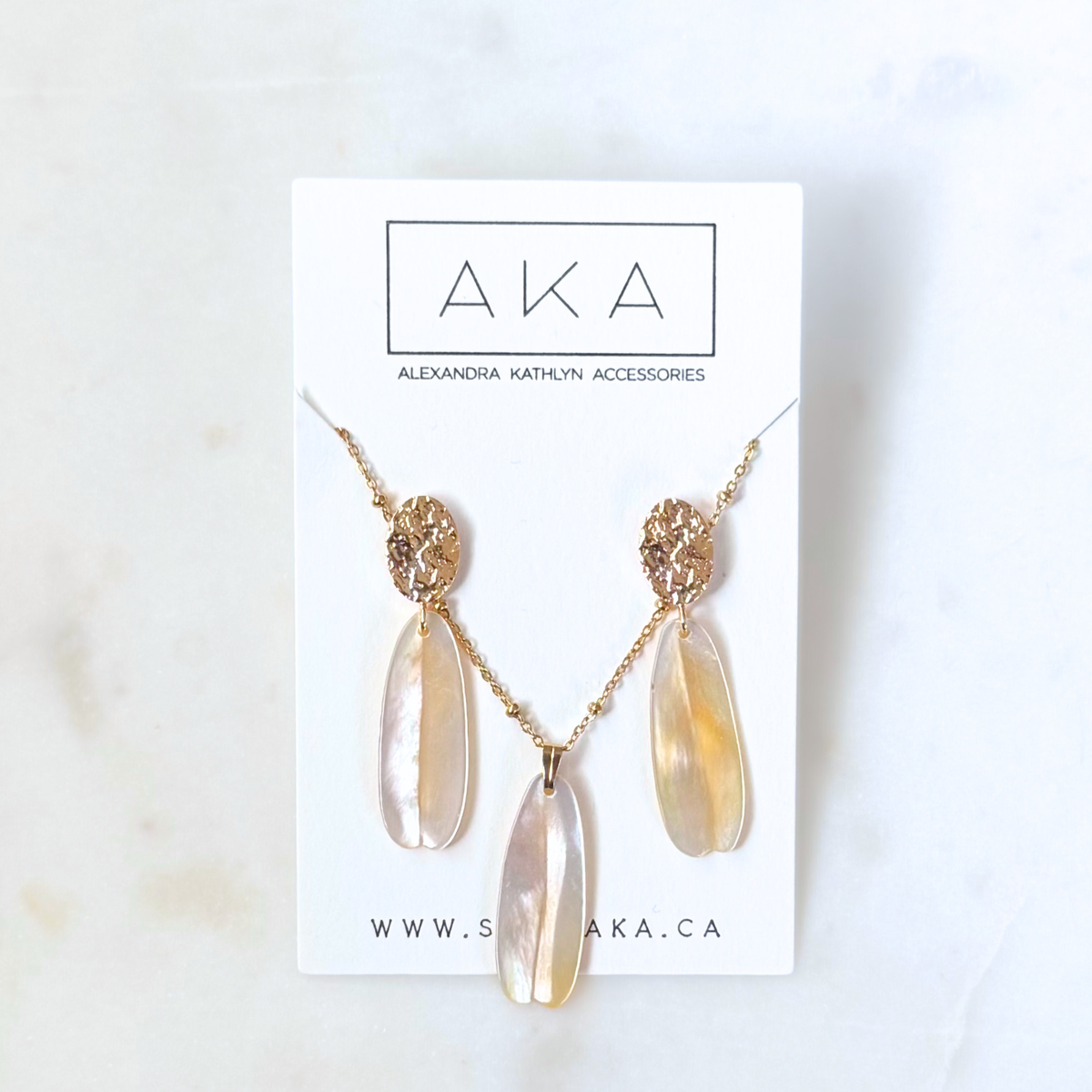 Lirio Gift Set: Cream Earrings & Necklace