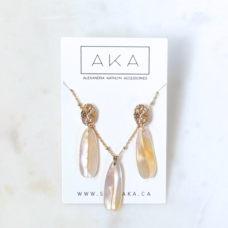 Lirio Gift Set: Cream Earrings & Necklace