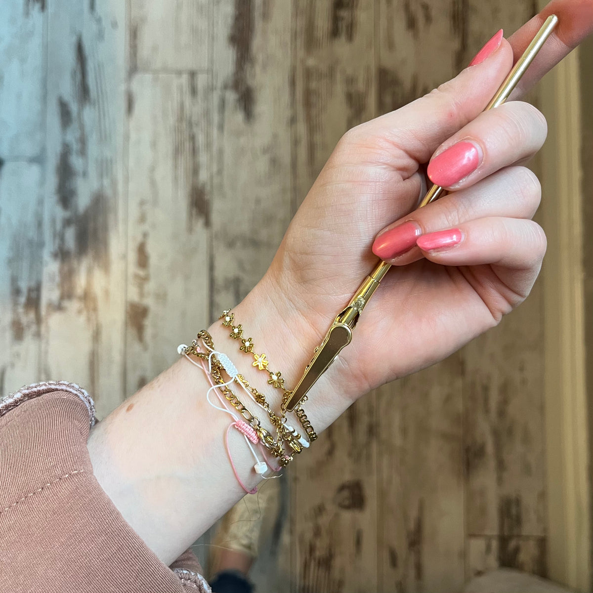 The Bracelet Helper